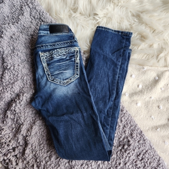 Daytrip Dark Wash Skinny Jeans - Picture 1 of 8